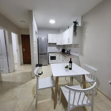 Centrico En Candelaria, Con Piscina.